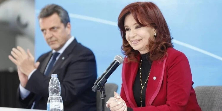 Cristina Fernández pidió a la militancia “poner todo el esfuerzo” para el triunfo de UxP
