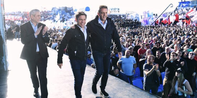 La lealtad es con el pueblo, con los trabajadores, los estudiantes, los docentes, los humildes, con las ideas y con la historia.