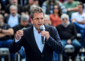 Massa: “Agarren la boleta que tiene la bandera argentina”