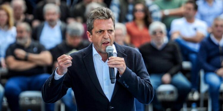 Massa: “Agarren la boleta que tiene la bandera argentina”