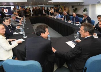 Mientras la oposición es un caos, Massa se reúne con gobernadores de 18 provincias para analizar un amplio programa de gobierno