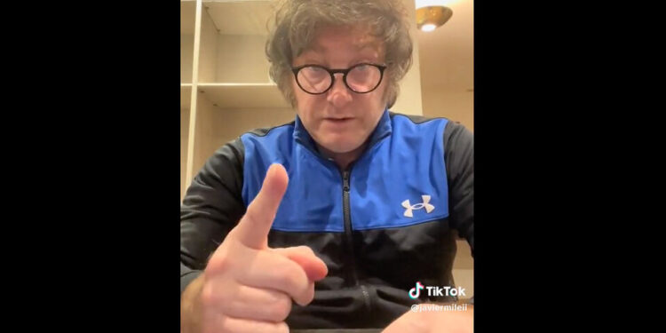 Milei sigue los consejos de Macri: baja el tono de sus videos y agrede a Grabois y Baradel