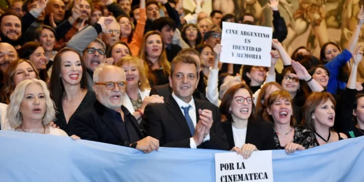 Artistas del Cine Argentino Advierten sobre el Riesgo de la Ultraderecha y Respaldan a Massa en las Elecciones