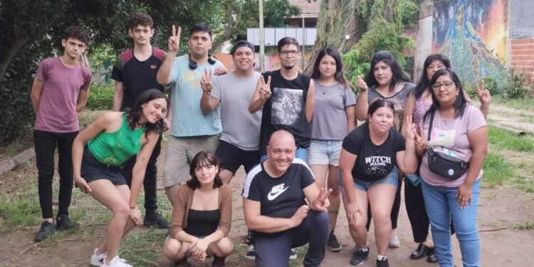 “DIÁLOGOS CON LA JUVENTUD: Charlas de Formación y Comunicación Política”