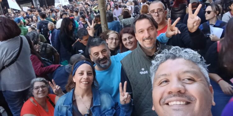 Unidad Básica Virtual acompañando la marcha en defensa de la universidades públicas