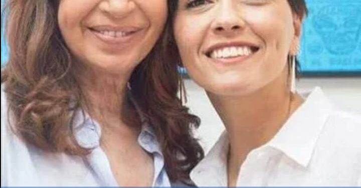 Reaparece Cristina en un acto público: “es una buena oportunidad para reflexionar sobre este particular momento de la historia argentina”.