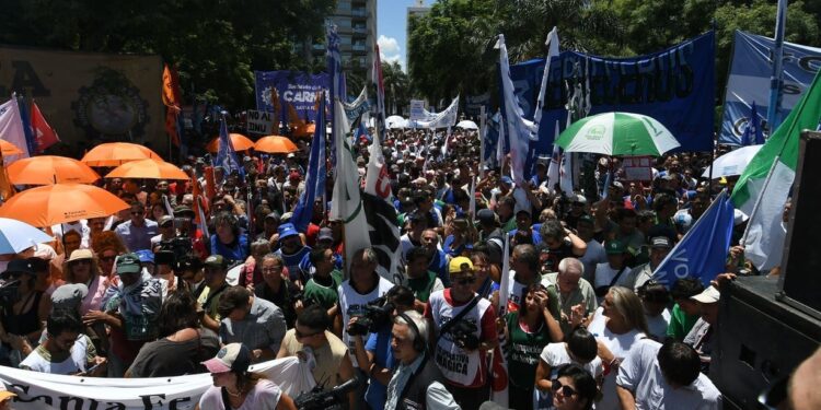 Paro y protestas el lunes 6 y jueves 9 de mayo