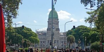 La Dignidad no se negocia: Crónica de una plaza que no se rinde