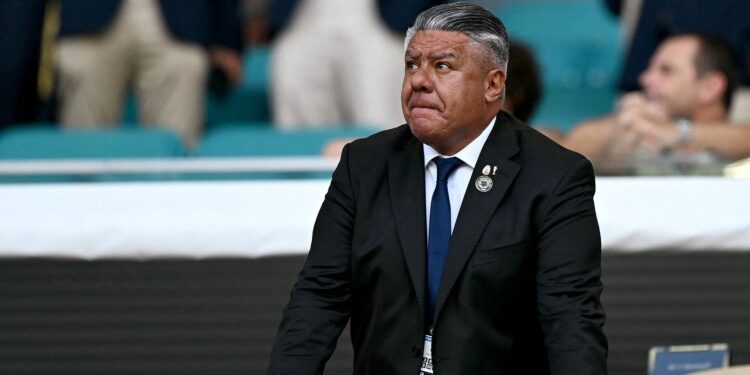 AFA/Tapia: Cien tapas de Clarín y La Nación en dos meses