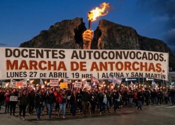 Organizados o autoconvocados. Una merea de trabajadores llenó las plazas del país